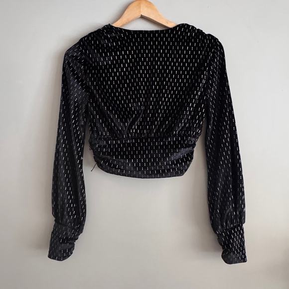 House of Harlow 1960 x Revolve Salima Blouse Black Velvet Gold Long Sleeve Top - Picture 4 of 4